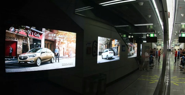 別克汽車(chē)成都地鐵廣告