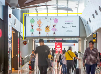 ?？跈C(jī)場(chǎng)國內(nèi)候機(jī)廳免稅店區(qū)域燈箱廣告