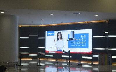 ?？跈C(jī)場(chǎng)國內(nèi)到達(dá)通往迎客廳墻面燈箱廣告