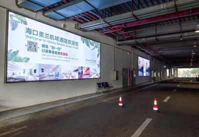 ?？诿捞m機(jī)場(chǎng)出租車排隊(duì)等候區(qū)燈箱廣告