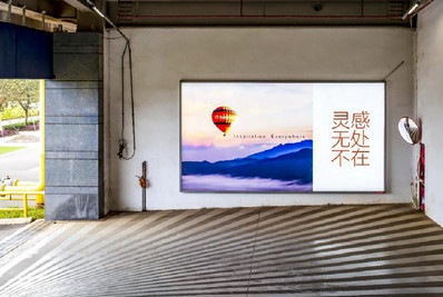 ?？跈C(jī)場(chǎng)停車樓出口處燈箱廣告