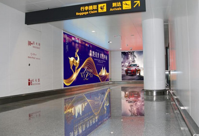 桂林機場國內到達往行李廳通道燈箱廣告