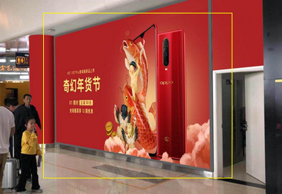 ?？跈C(jī)場(chǎng)國內(nèi)候機(jī)廳免稅店區(qū)安檢A口處燈箱廣告