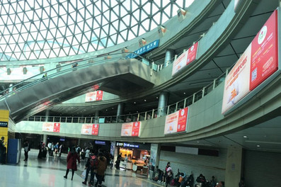 廣州東站進(jìn)站二層三層環(huán)形大廳墻畫廣告廣告