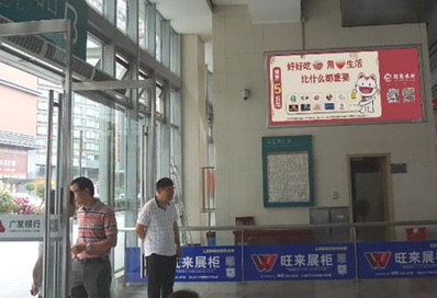 東升站A、B進出站口燈箱廣告