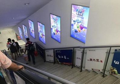 南朗站A1、B1電梯通道小燈箱廣告