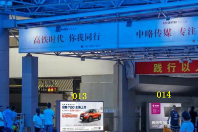 小欖站BC、AD出站口之間燈箱廣告