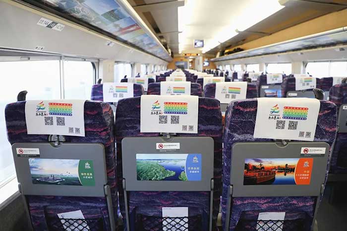 福田列車小桌板、頭枕巾廣告
