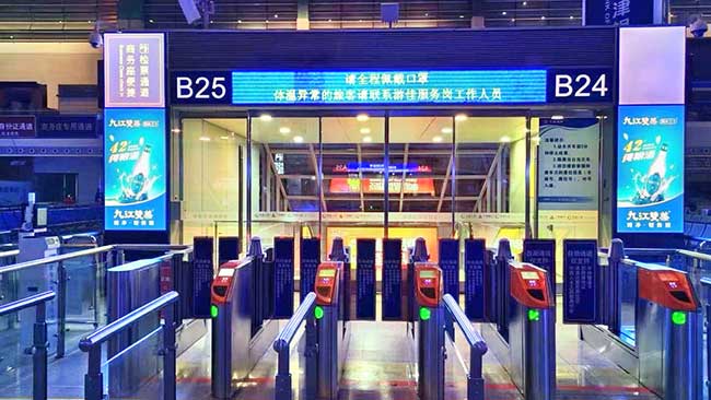 候車亭檢票口LED單面刷屏機(jī)