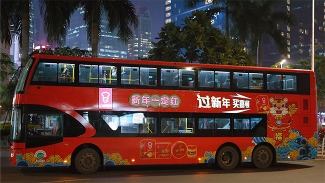 廣州公交車廣告又出新花樣，發(fā)光巴士來了！
