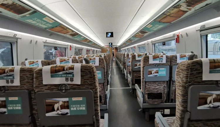 森鷹高鐵列車小桌板、頭枕巾廣告