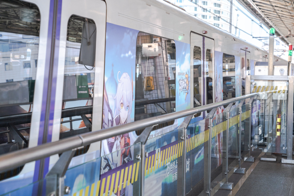 《崩壞3》主題地鐵「琪亞娜時(shí)光專列」亮相上海、深圳、成都地鐵列車廣告！