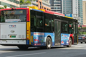 廣州公交廣告價(jià)格多少錢？食品生鮮快消廣州公交車身廣告案例