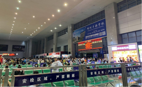 郴州西站候車(chē)大廳廣告位有哪些？郴州西站廣告價(jià)格多少錢(qián)？
