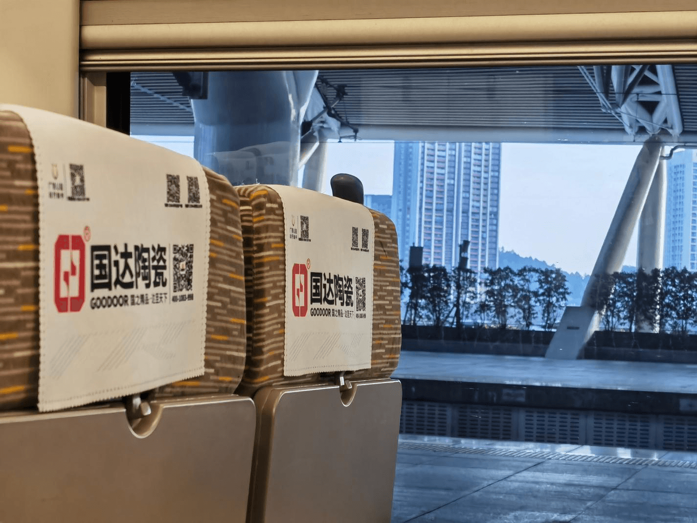 春運(yùn)高鐵列車(chē)頭枕巾廣告價(jià)格收費(fèi)多少？高鐵車(chē)廂座椅頭巾廣告案例