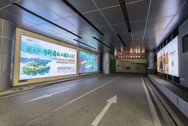 長沙停車場地下車庫燈箱廣告價格收費，長沙商場寫字樓停車場廣告