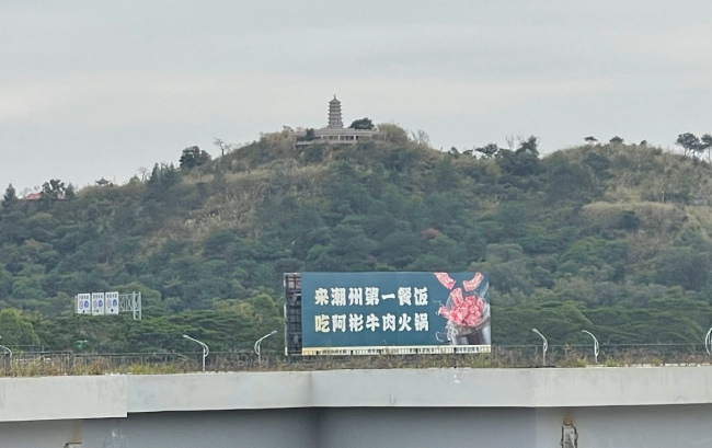 揭陽(yáng)潮汕機(jī)場(chǎng)航站樓戶外立柱大牌廣告，潮汕機(jī)場(chǎng)廣告價(jià)格收費(fèi)