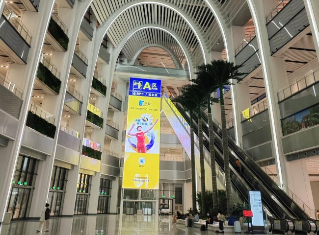 廣州白云站出站大廳直梯LED大屏廣告，廣州白云棠溪高鐵站廣告價格