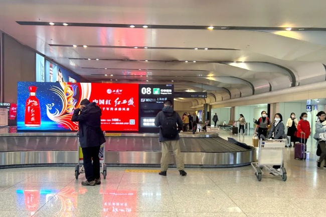 蘭州中川機場到達(dá)大廳行李轉(zhuǎn)盤LED大屏，蘭州機場LED大屏廣告價格