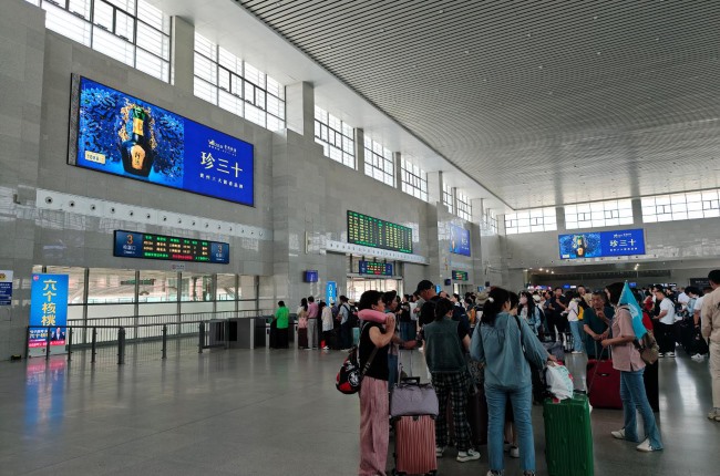 洛陽(yáng)龍門(mén)高鐵站候車大廳廣告牌投放位置優(yōu)勢(shì)，洛陽(yáng)高鐵站廣告價(jià)格