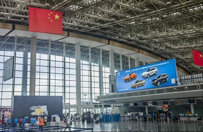 南昌機(jī)場(chǎng)出發(fā)大廳值機(jī)島燈箱廣告高空大牌，南昌昌北機(jī)場(chǎng)廣告價(jià)格