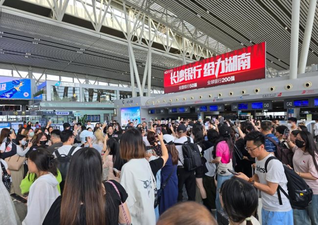 長沙機(jī)場出發(fā)安檢值機(jī)島燈箱廣告高空大牌，長沙黃花機(jī)場廣告價(jià)格
