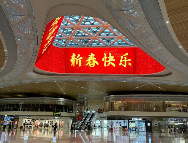 深圳衛(wèi)星廳國內(nèi)出發(fā)高空三面LED廣告，深圳寶安機(jī)場LED大屏廣告價(jià)格