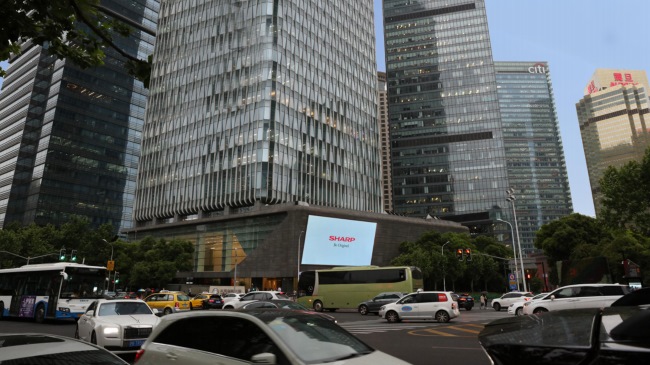 上海陸家嘴太平金融大廈路口LED大屏廣告，上海戶外LED大屏廣告價(jià)格