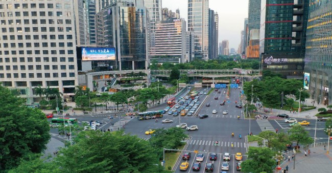 廣州天河珠江新城高德置地弧面LED大屏廣告，廣州LED大屏廣告價(jià)格