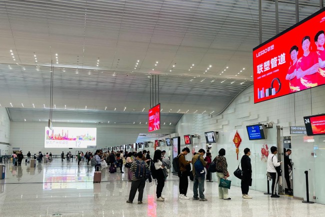 廣州白云機(jī)場T2出發(fā)安檢口LED廣告牌，廣州機(jī)場大屏廣告價格