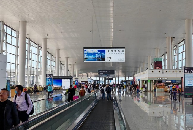 廣州白云機(jī)場T2國內(nèi)出發(fā)到達(dá)吊旗廣告，廣州機(jī)場廣告價格