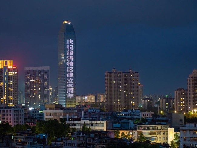 榮燦惠州中心IFC外墻燈光秀廣告投放，惠州LED大屏廣告價格