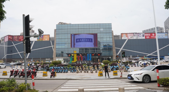河源堅基購物中心廣場戶外LED廣告投放，河源JJMALL大屏廣告價格