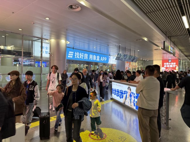 長沙機場T2到達出口橫牌廣告投放，長沙黃花機場廣告價格