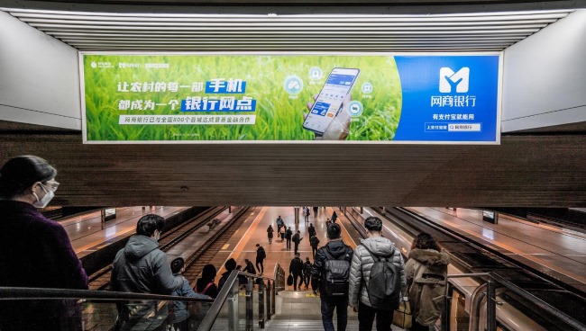 北京南站高鐵站臺(tái)燈箱廣告牌投放，北京南火車站廣告價(jià)格