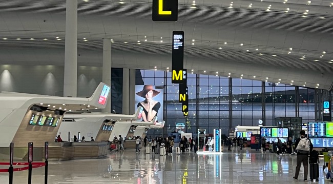 廣州機場出發(fā)大廳LED巨屏廣告投放，廣州白云機場廣告價格