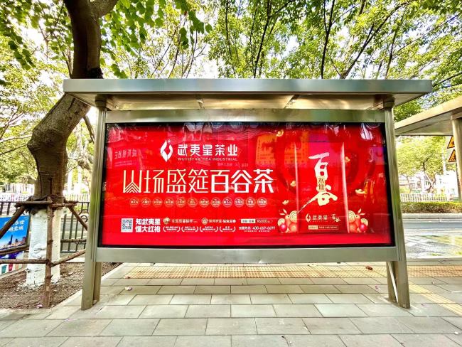 廈門(mén)公交候車亭站臺(tái)燈箱廣告投放，廈門(mén)巴士站牌廣告價(jià)格