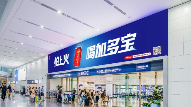 青島膠東機場到達出口上方LED廣告投放，青島機場大屏廣告價格