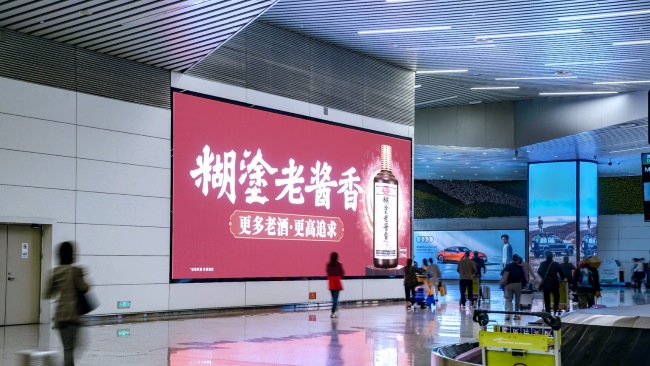 廣州白云機場到達出口墻面LED廣告投放，廣州機場大屏廣告價格