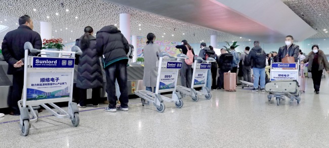 深圳機(jī)場手推車廣告投放，深圳寶安機(jī)場行李推車貼廣告價(jià)格
