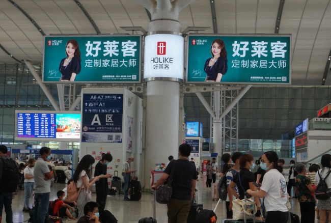 深圳北高鐵站候車大廳高空包柱廣告，深圳北站大屏廣告價(jià)格