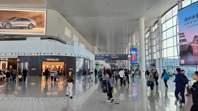 廣州白云機(jī)場T2航站樓有哪些廣告位？第一戶外傳媒代理發(fā)布機(jī)場廣告值得信任嗎？