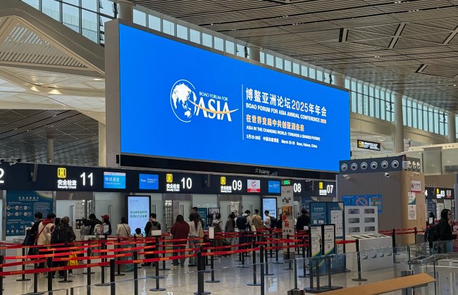 ?？诿捞m機場出發(fā)安檢口上方LED廣告，海口機場大屏廣告價格