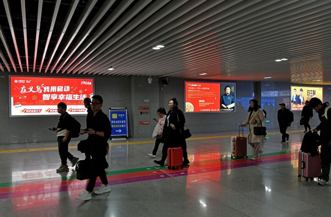 義烏火車站出站通道燈箱廣告投放，義烏站高鐵廣告價格