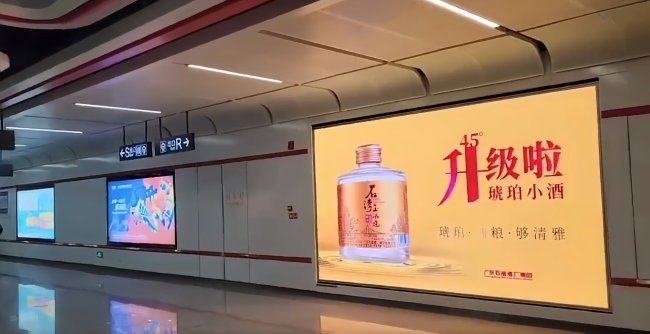 佛山地鐵站廳墻面LED大屏廣告投放，佛山地鐵大屏廣告價(jià)格
