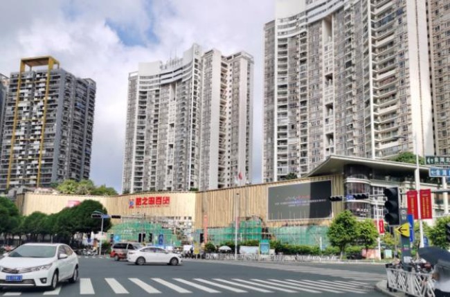 南寧水晶城夢之島百貨LED廣告投放，南寧戶外大屏廣告價格