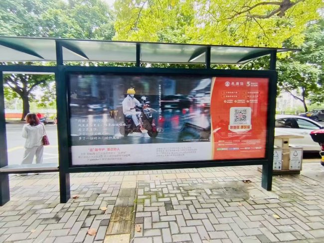 江門公交站臺(tái)燈箱廣告投放，江門巴士候車亭廣告價(jià)格