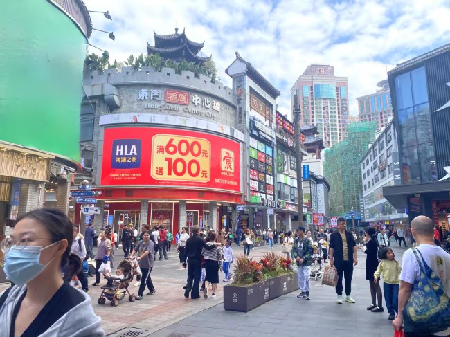 深圳東門步行街LED廣告價格，深圳鴻展中心城LED大屏廣告投放