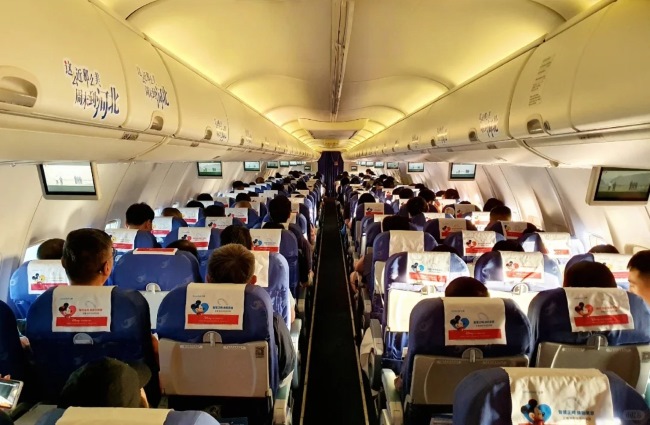 河北航空機(jī)艙電視廣告投放，河北航空飛機(jī)客艙桌板貼廣告價(jià)格