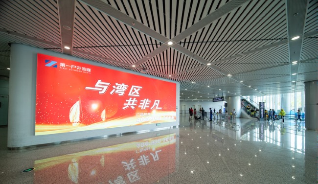在中美貿(mào)易戰(zhàn)大前提下，中小企業(yè)如何在拓展內(nèi)需中走在行業(yè)前列？如果加強宣傳推廣，選擇線上線下什么媒體更有效果？有沒有深圳第一戶外傳媒合作案例？